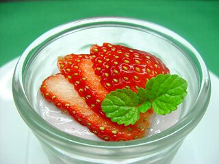 豆腐のムース・いちご風味